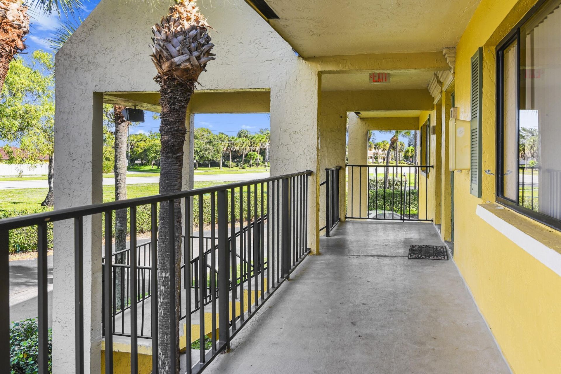 712 Meadows Circle, Boynton Beach, FL 33436 Photo