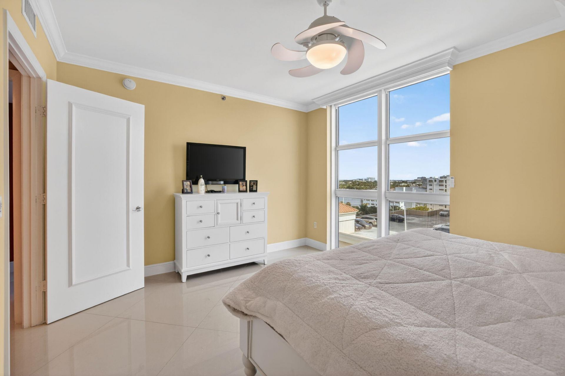 101 S Fort Lauderdale Beach Boulevard, Unit 905, Fort Lauderdale, FL 33316 Photo