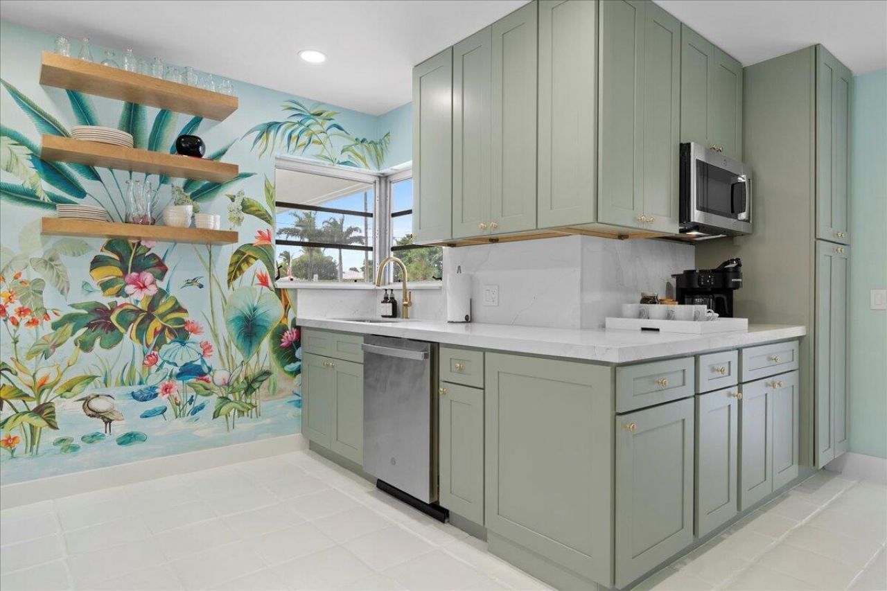 2412 N Lakeside Drive, Lake Worth Beach, FL 33460 Photo