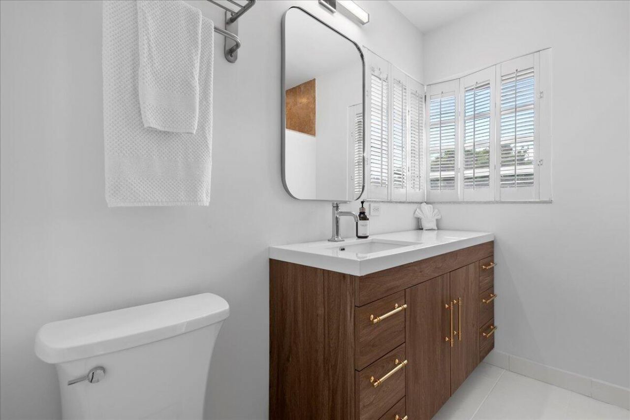 2412 N Lakeside Drive, Lake Worth Beach, FL 33460 Photo