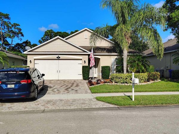 386 Lexington Avenue SW, Vero Beach, FL 32962