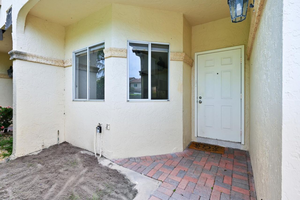 6817 Via Regina, Boca Raton, FL 33433 Photo