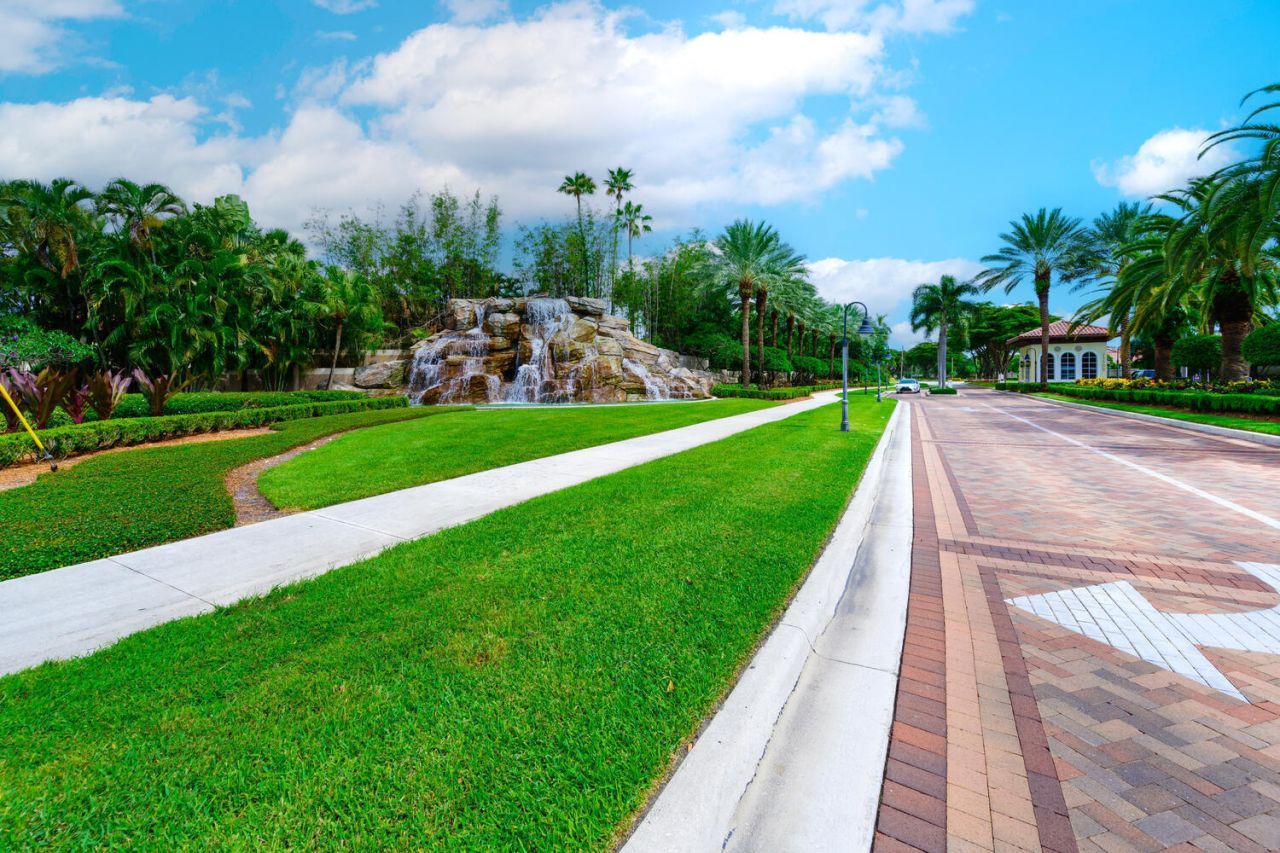 6817 Via Regina, Boca Raton, FL 33433 Photo