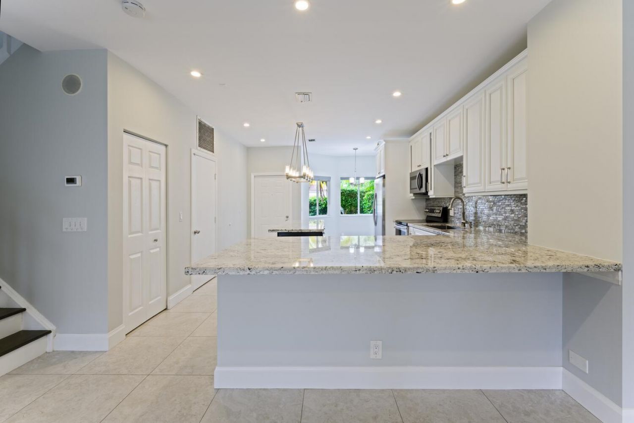 6817 Via Regina, Boca Raton, FL 33433 Photo