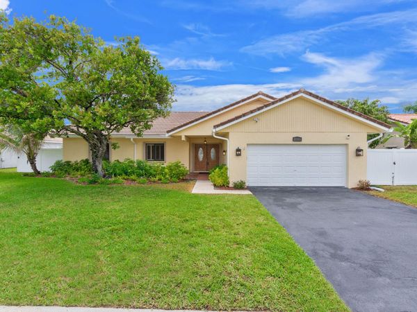 21111 Escondido Way, Boca Raton, FL 33433