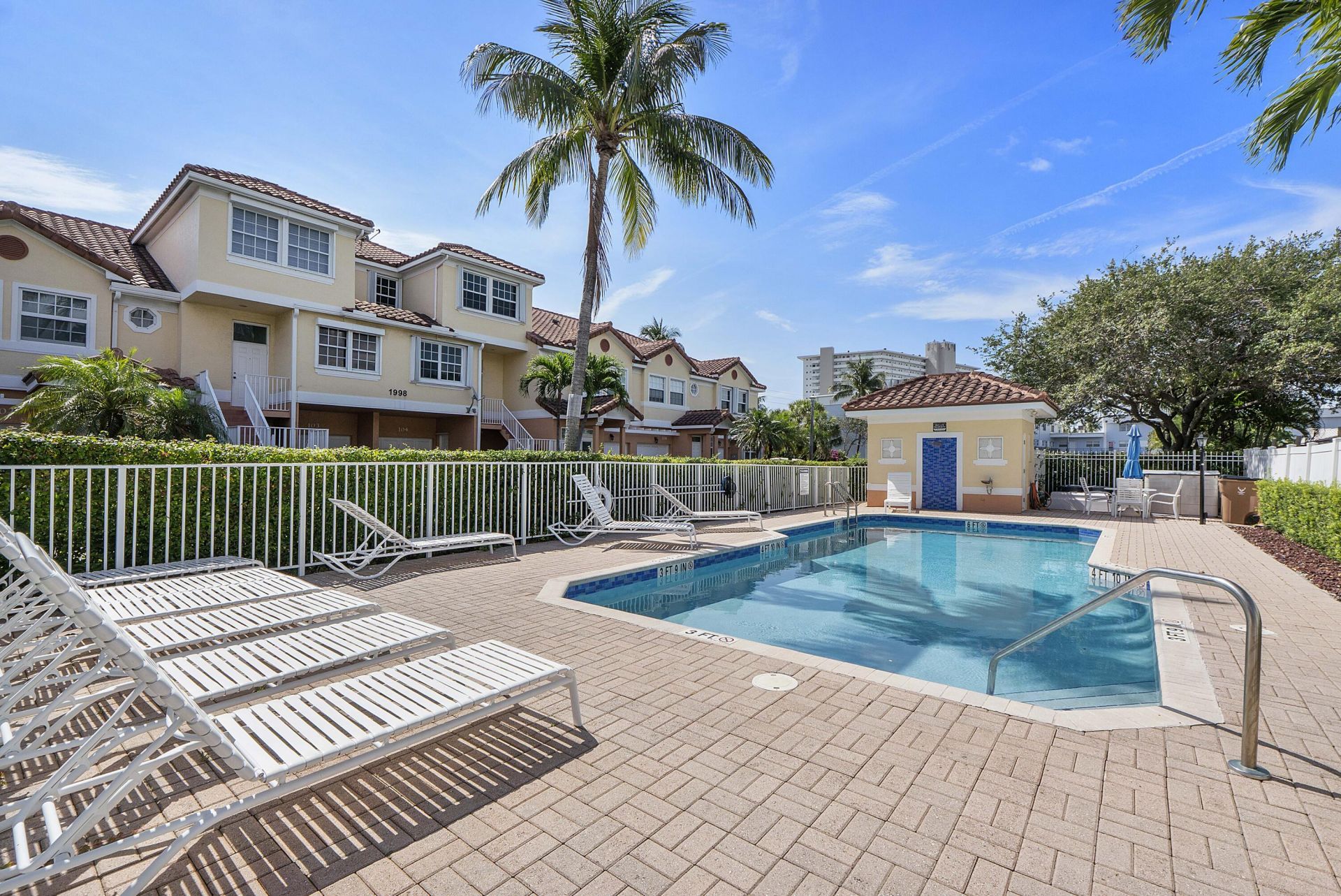 1950 NE 7th St, Unit 105, Deerfield Beach, FL 33441 Photo