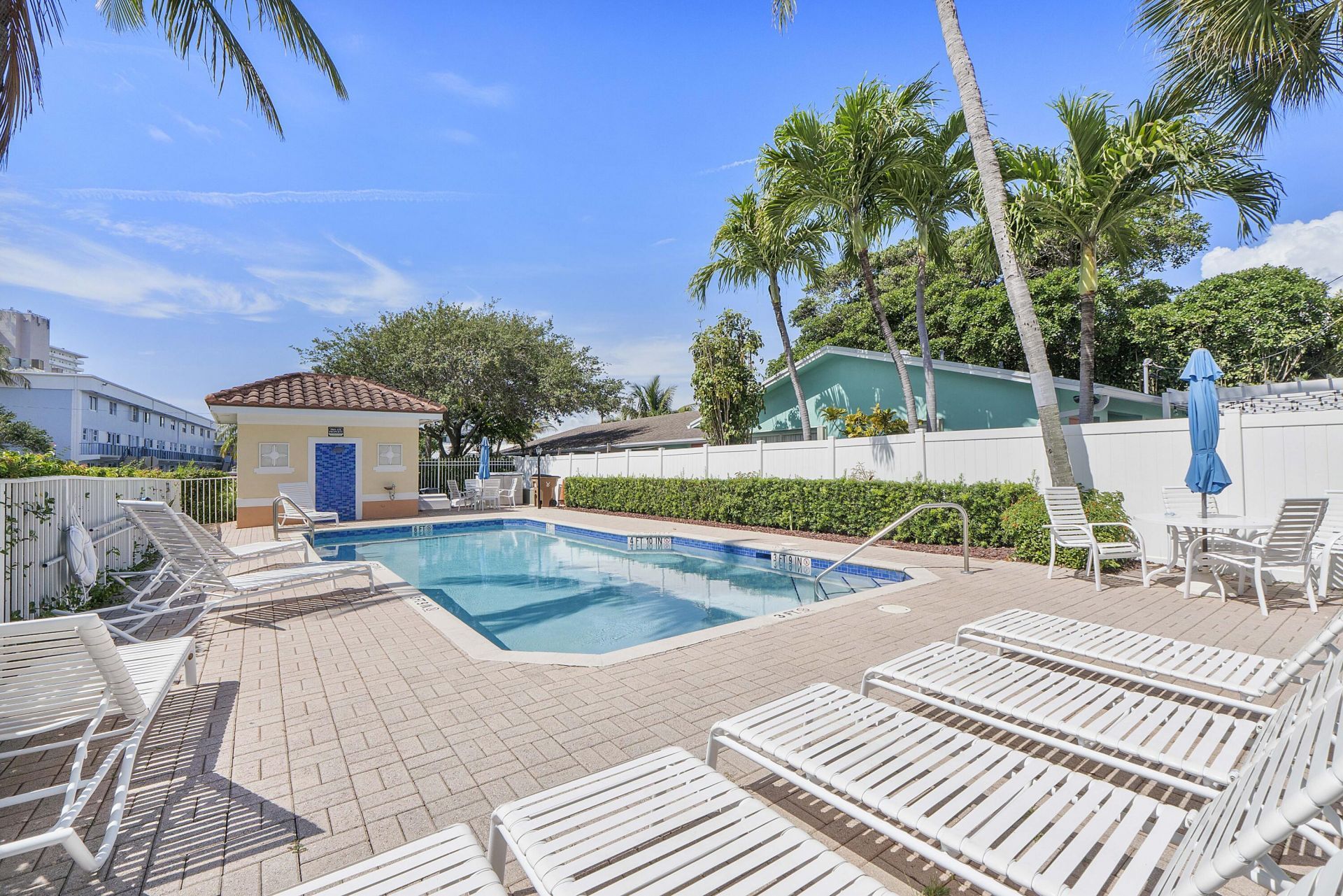 1950 NE 7th St, Unit 105, Deerfield Beach, FL 33441 Photo