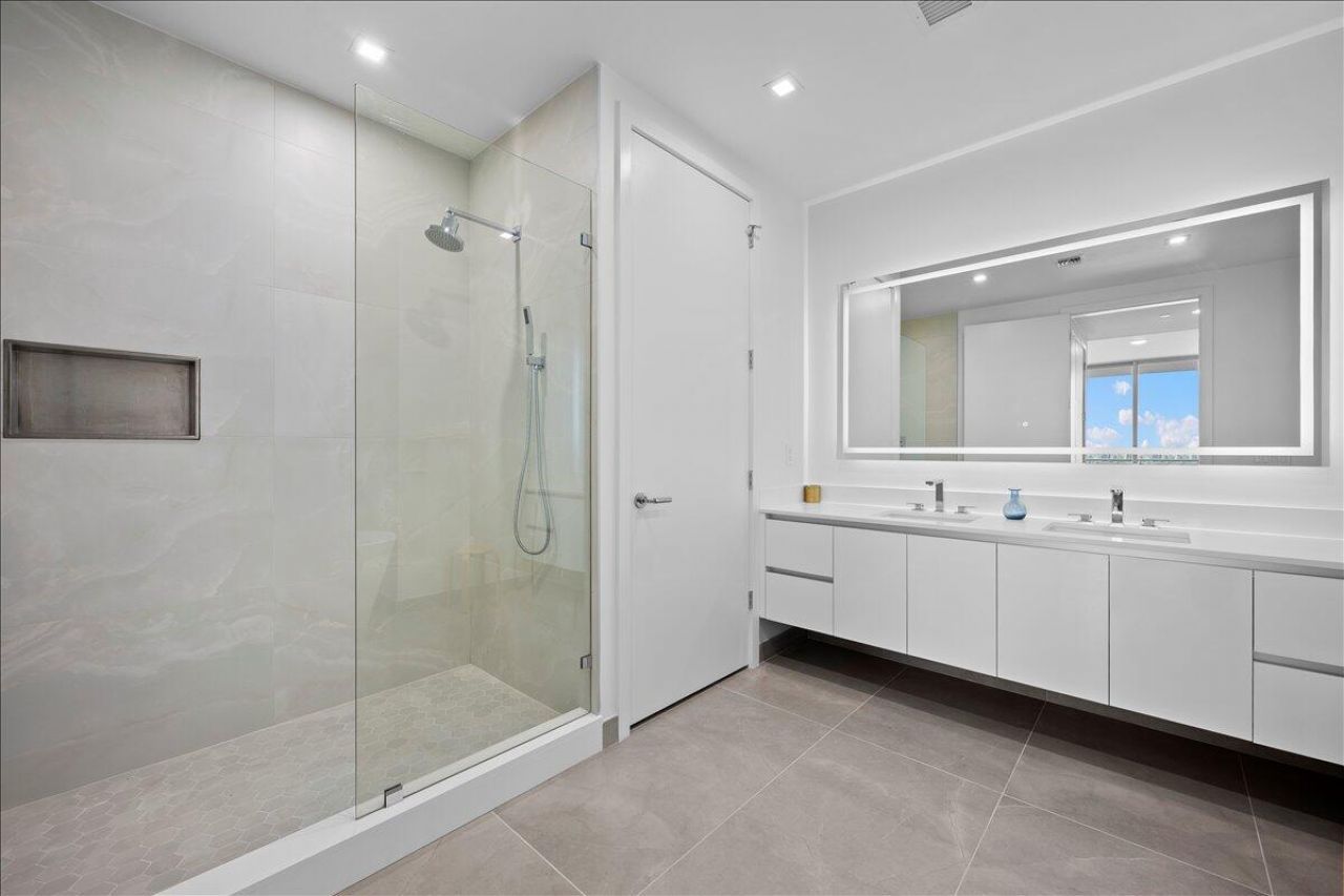 220 Lake Shore Drive, Unit 1207, Lake Park, FL 33403 Photo