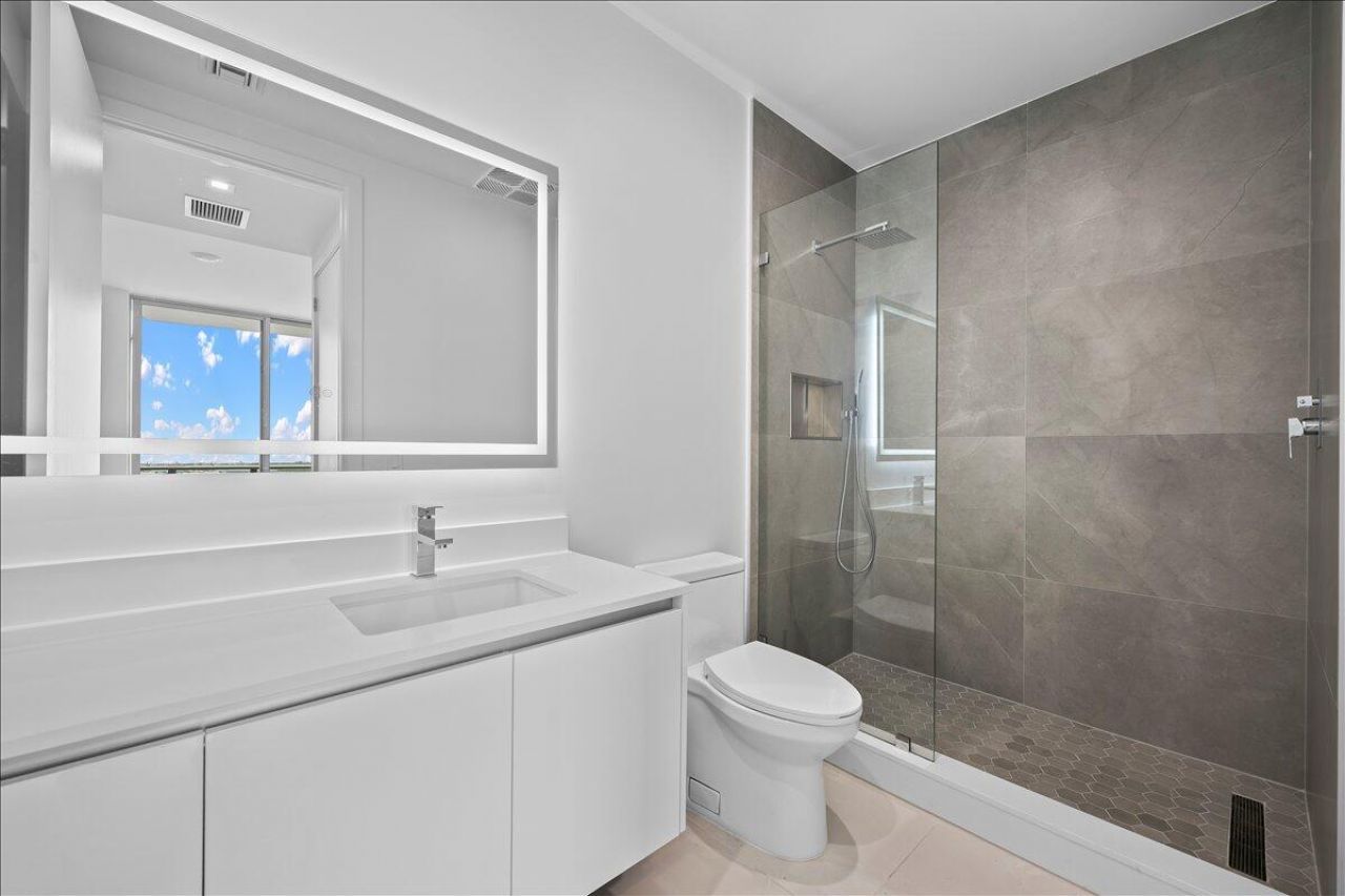 220 Lake Shore Drive, Unit 1207, Lake Park, FL 33403 Photo