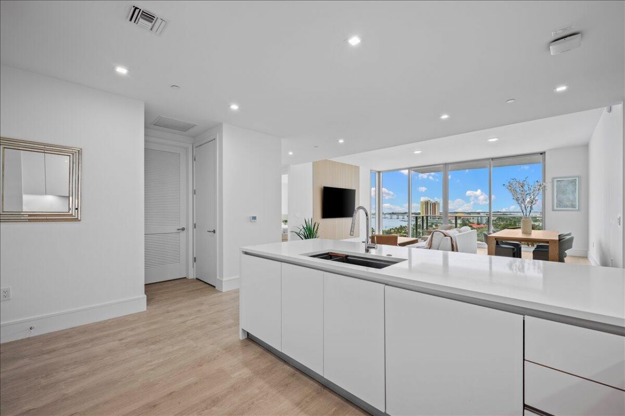 220 Lake Shore Drive, Unit 1207, Lake Park, FL 33403 Photo