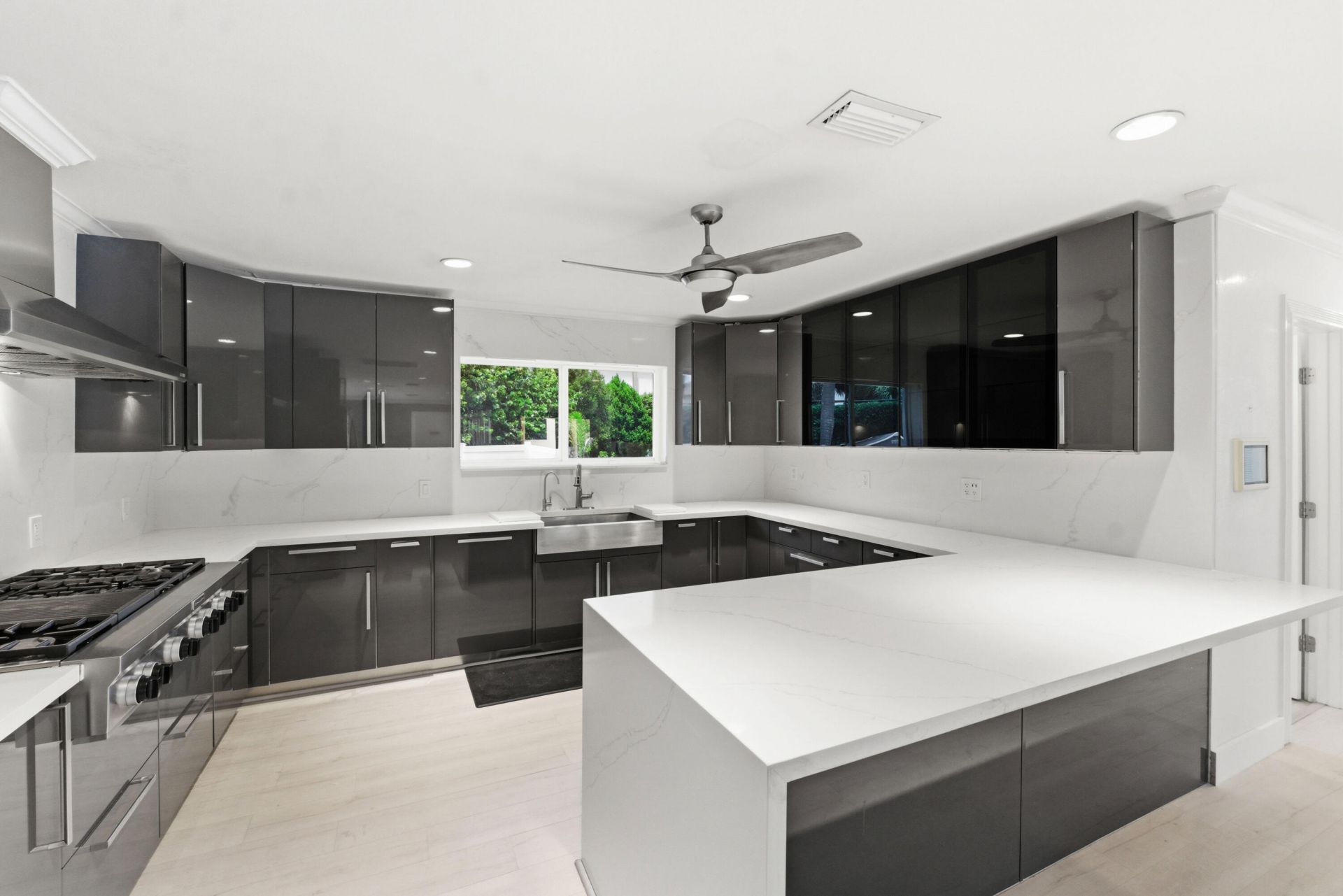 5900 Bayview Drive, Fort Lauderdale, FL 33308 Photo