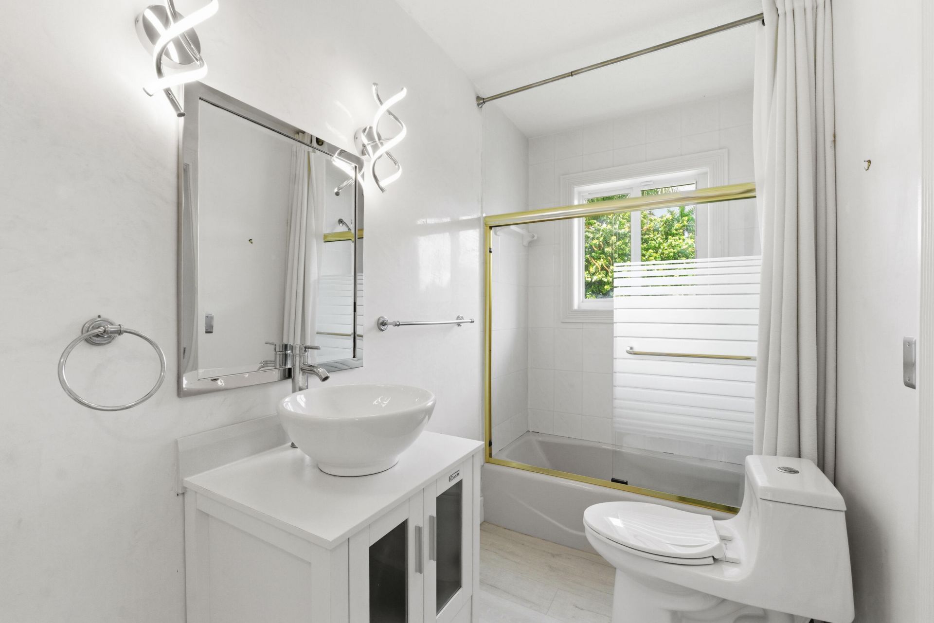 5900 Bayview Drive, Fort Lauderdale, FL 33308 Photo
