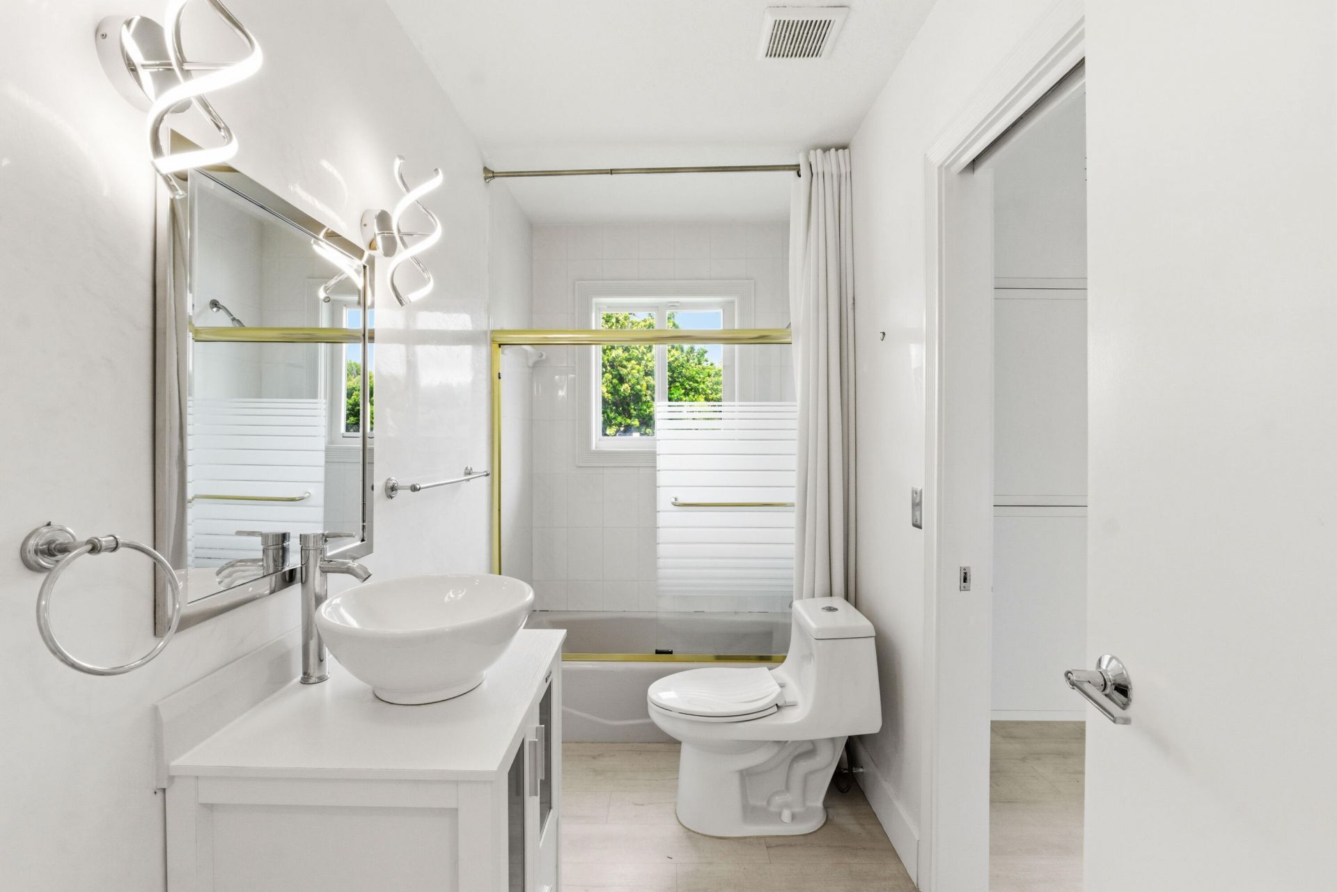 5900 Bayview Drive, Fort Lauderdale, FL 33308 Photo