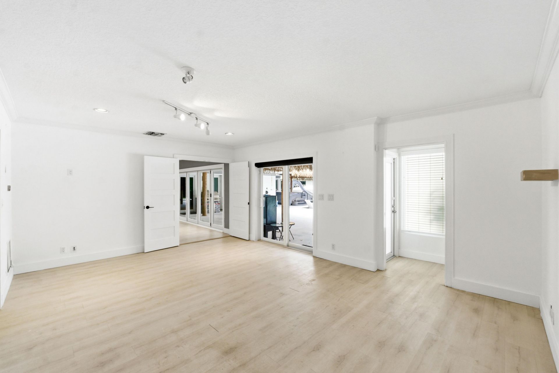 5900 Bayview Drive, Fort Lauderdale, FL 33308 Photo