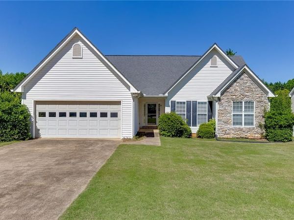 5972 River Oaks Drive , Flowery Branch, GA 30542