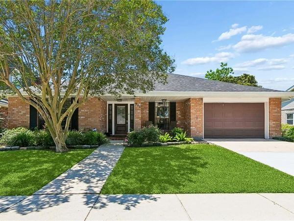 925 CHAMPAGNE Drive , Kenner, LA 70065