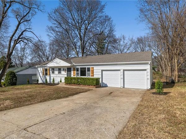 6810 Fairlane Drive, Kansas City, MO 64134
