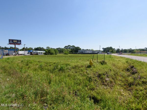 3920 Mississippi 63 , Moss Point, MS 39563