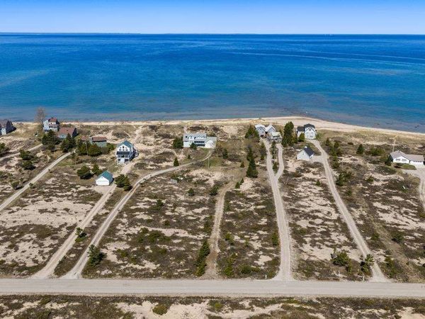 8815 Sturgeon Bay Drive, Harbor Springs, MI 49740
