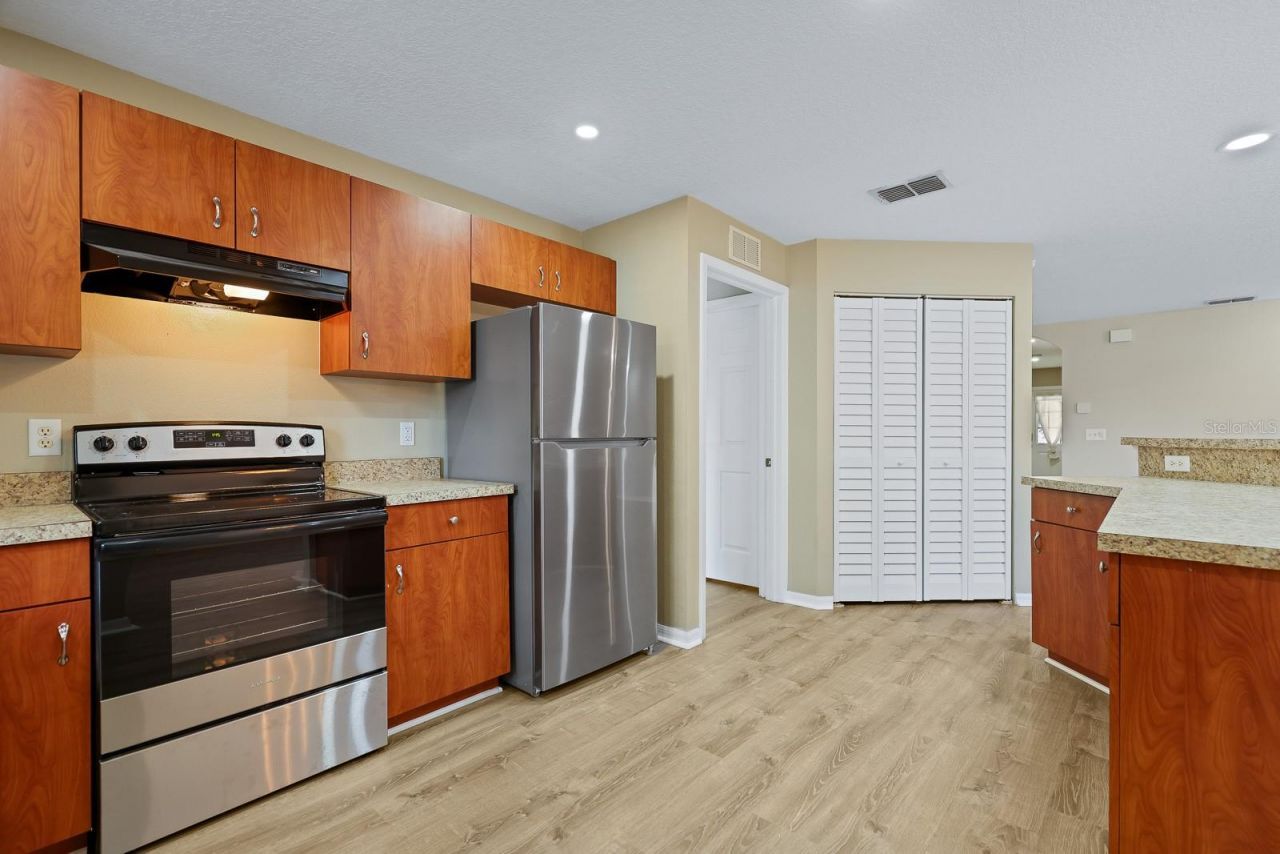2106 Pleasant View Avenue, Ruskin, FL 33570 Photo