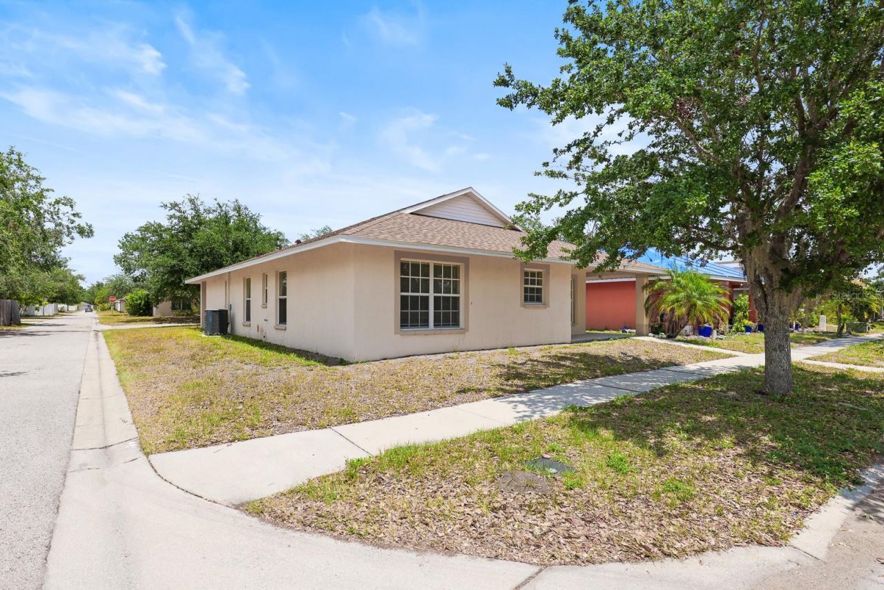 2106 Pleasant View Avenue, Ruskin, FL 33570 Photo