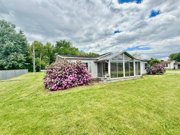17 Stevy Lane , Frazeysburg, OH 43822