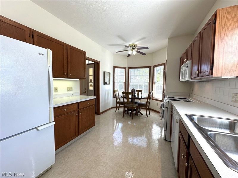135 Village Drive, Seven Hills, OH 44131 Photo 10