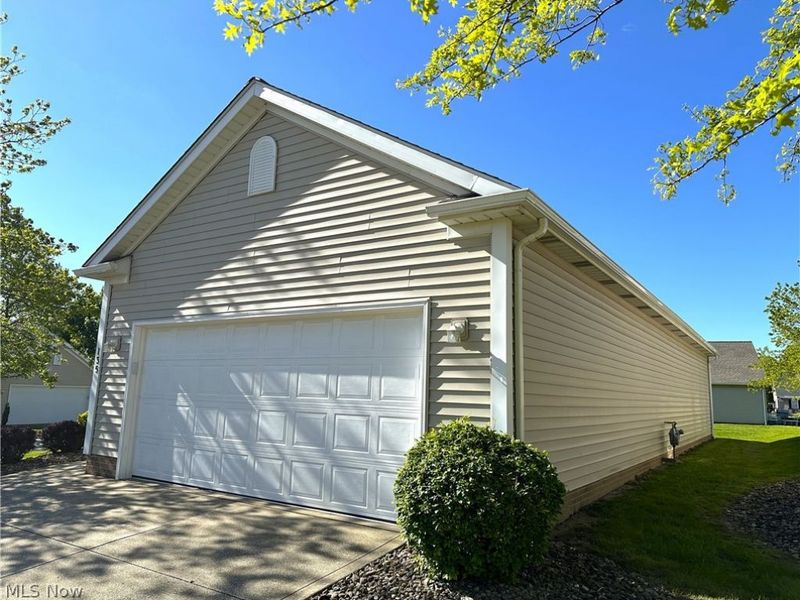 135 Village Drive, Seven Hills, OH 44131 Photo 2