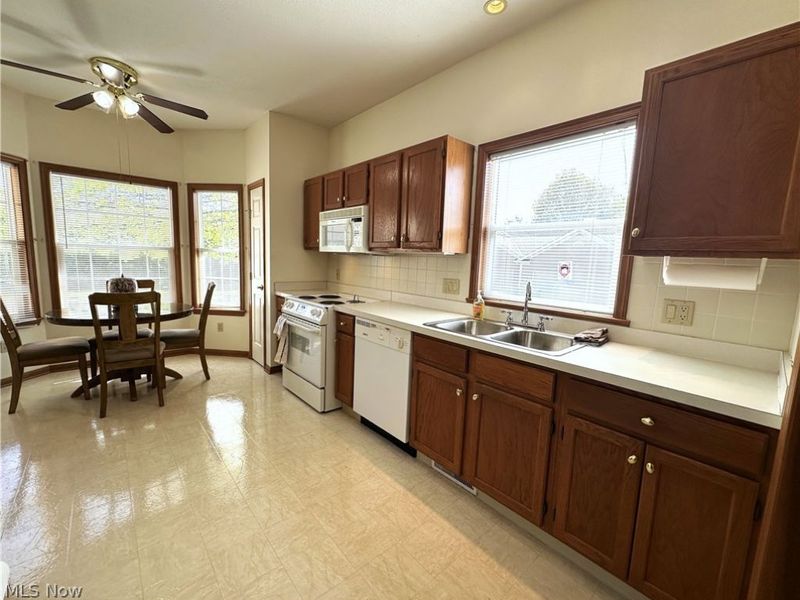 135 Village Drive, Seven Hills, OH 44131 Photo 9