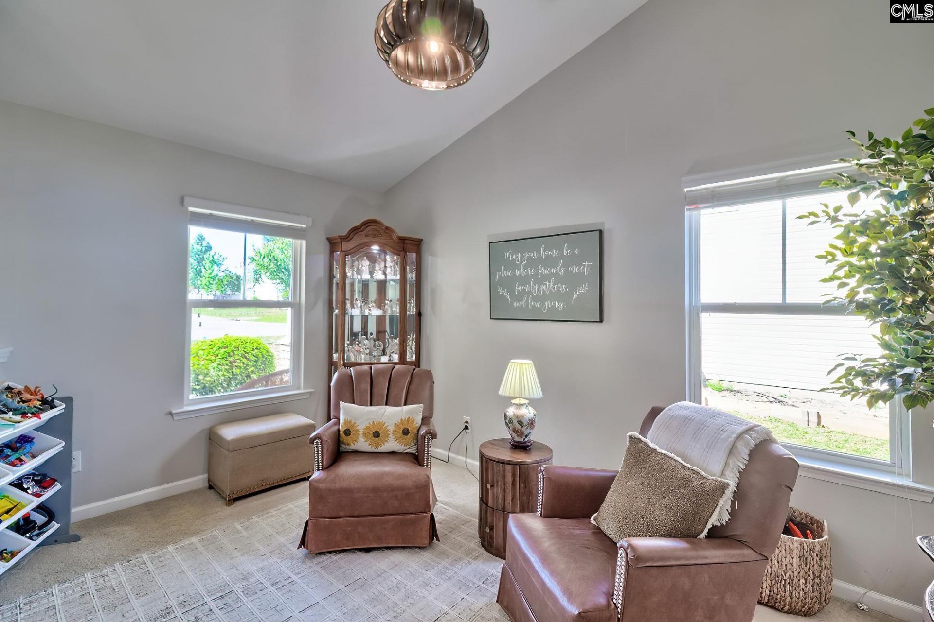132 Castlefield Drive Photo 5
