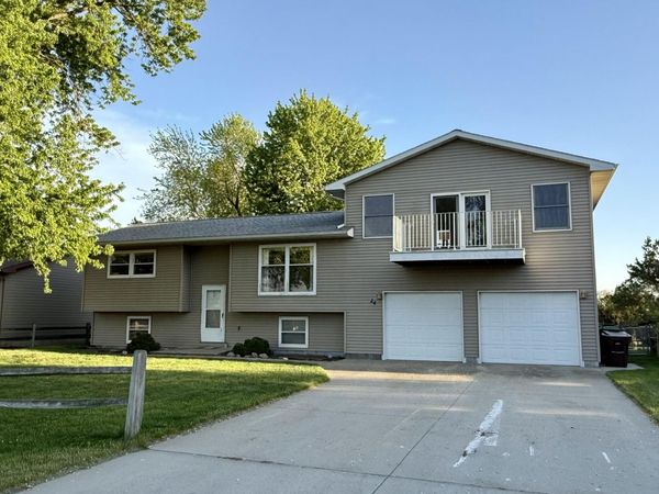  24 S Harmon Dr, Mitchell, SD 57301