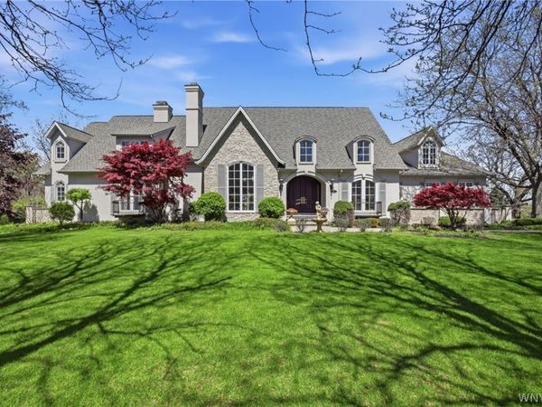 224 Village Pointe Lane, Buffalo, NY 14221