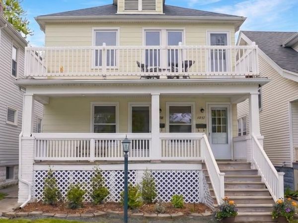 1093-95 Lakepointe Street , Grosse Pointe Park, MI 48230
