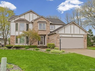 720 Essex Drive, Rochester Hills, MI 48307
