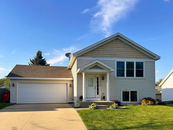 530 7th Street SW, Pine Island, MN 55963
