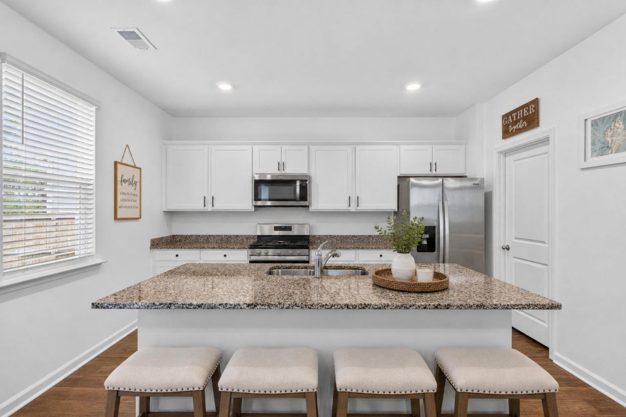 358 Azore Way Photo 9