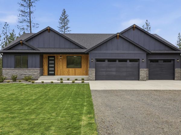 6703 E Elk Chattaroy Rd, Chattaroy, WA 99003