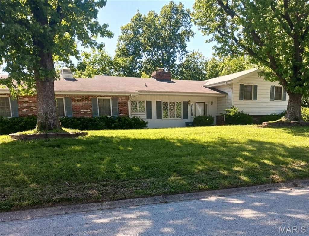 4904 Paris Drive , Godfrey, IL 62035 Main Photo