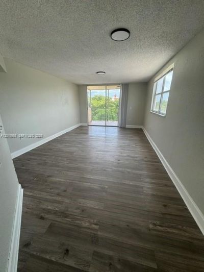 8323 Lake Dr , Unit 506, Doral, FL 33166 Photo
