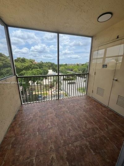 8323 Lake Dr , Unit 506, Doral, FL 33166 Photo