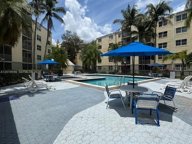 8323 Lake Dr , Unit 506, Doral, FL 33166 Photo
