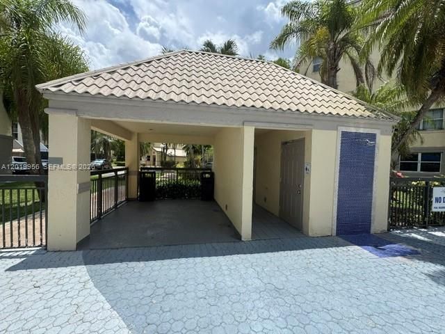 8323 Lake Dr , Unit 506, Doral, FL 33166 Photo