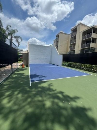 8323 Lake Dr , Unit 506, Doral, FL 33166 Photo