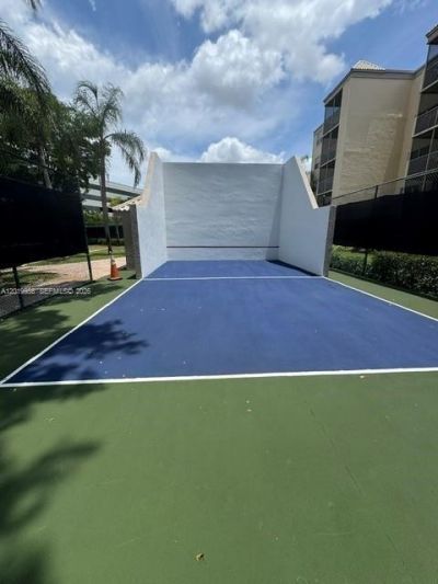 8323 Lake Dr , Unit 506, Doral, FL 33166 Photo