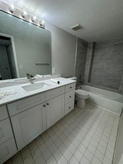 8323 Lake Dr , Unit 506, Doral, FL 33166 Photo
