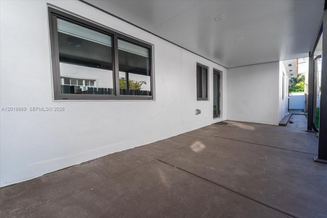 3297 SW 26th St , Miami, FL 33133 Photo