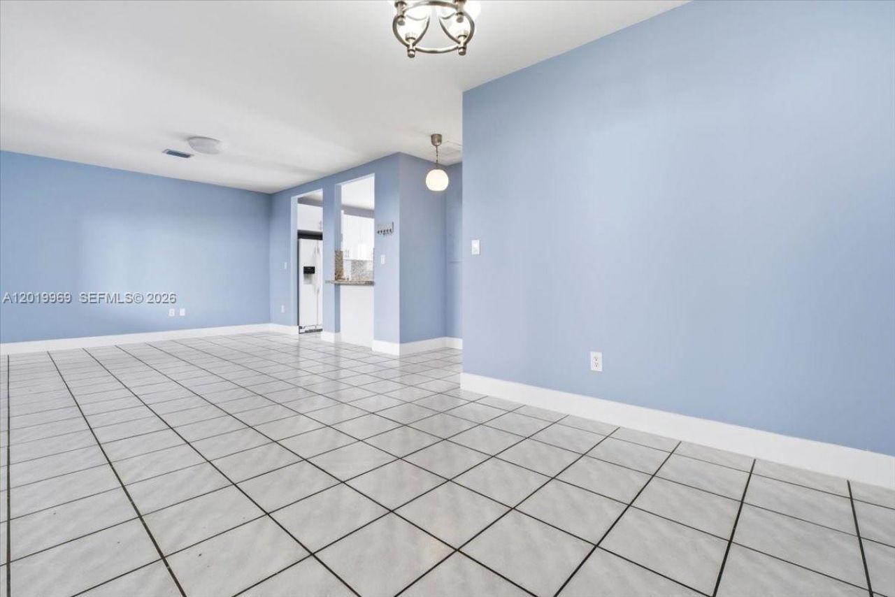 3297 SW 26th St , Miami, FL 33133 Photo