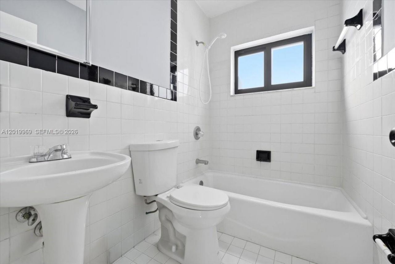 3297 SW 26th St , Miami, FL 33133 Photo