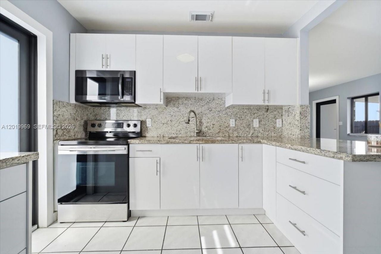 3297 SW 26th St , Miami, FL 33133 Photo