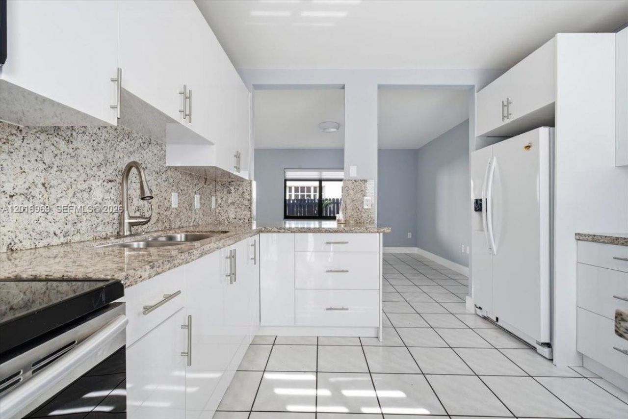 3297 SW 26th St , Miami, FL 33133 Photo
